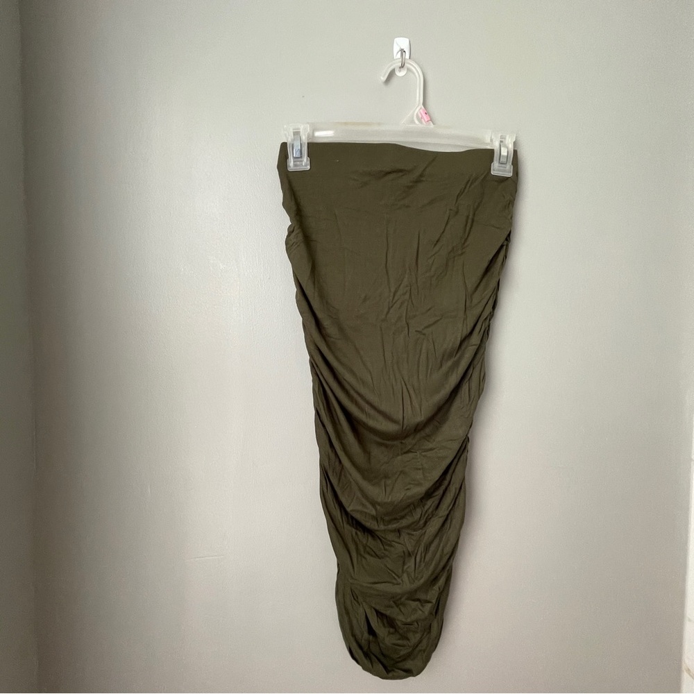 HEART & HIPS Midi Ruched Skirt